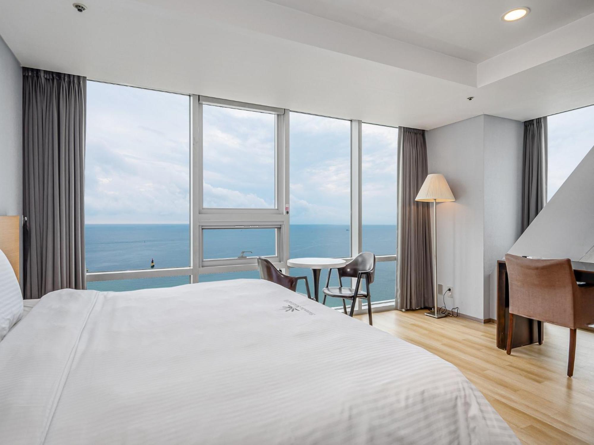 Haeundae Seacloud Hotel Residence Busan Exterior photo